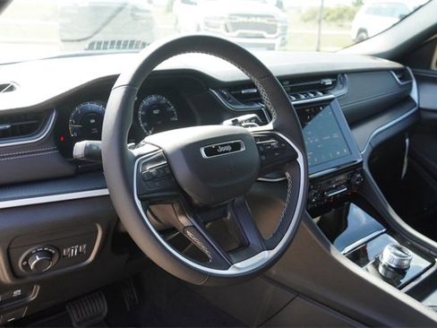 New 2025 Jeep Grand Cherokee L Laredo w/ Luxury Tech Group I image 19