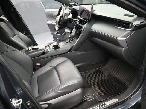 Used 2024 Toyota Venza XLE image 23