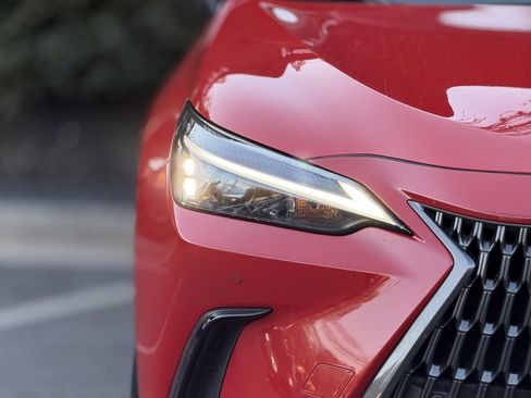 Used 2025 Lexus NX 250 FWD w/ Premium Package image 4