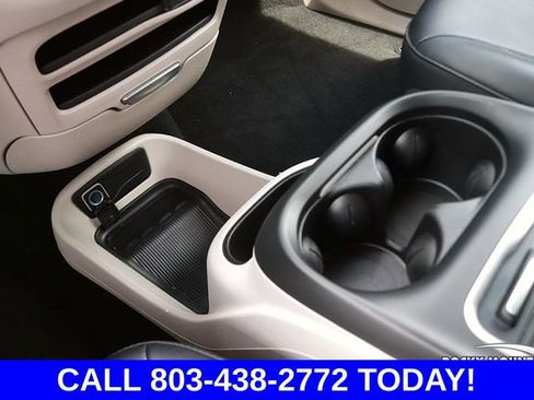 Used 2024 Chrysler Pacifica Touring-L FWD image 22