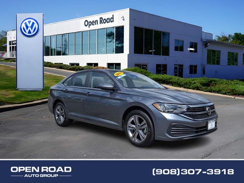 Certified 2023 Volkswagen Jetta SE FWD image 1