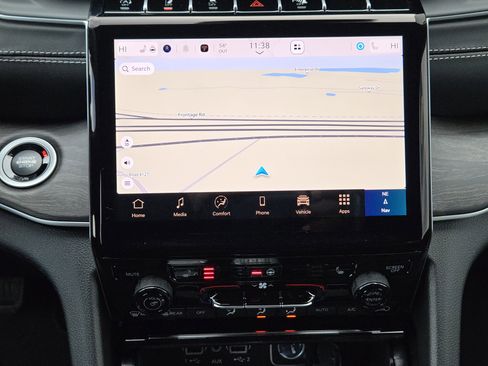 New 2025 Jeep Grand Cherokee Limited w/ Black Appearance Package image 14