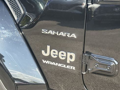 Used 2024 Jeep Wrangler Unlimited Sahara AWD/4WD image 11