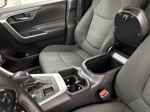 Used 2022 Toyota RAV4 XLE image 24