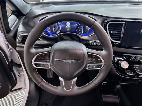 Used 2026 Chrysler Pacifica Select FWD image 14