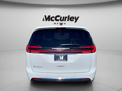 Used 2023 Chrysler Pacifica Touring-L FWD image 6