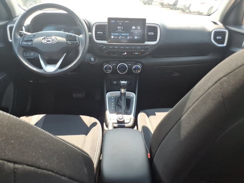 Used 2025 Hyundai Venue SEL FWD image 13