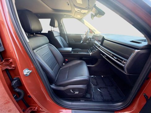 Used 2025 Hyundai Santa Fe Limited AWD/4WD image 31