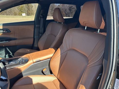 Used 2025 Toyota Crown Signia image 16