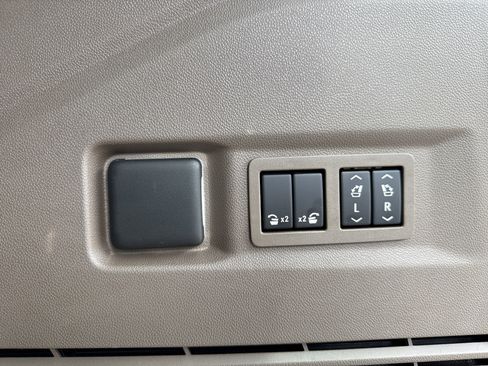 Used 2024 GMC Yukon Denali w/ Advanced Technology Package image 40