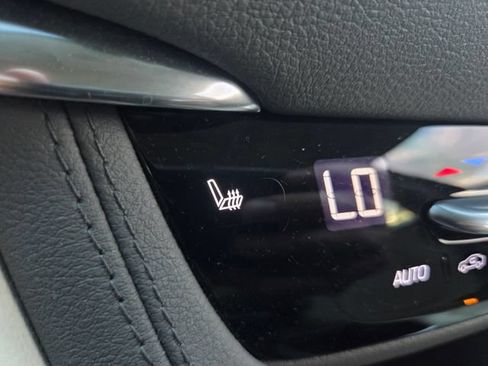 Used 2020 Cadillac XT5 Premium Luxury FWD image 17