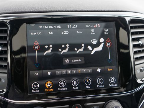 Used 2020 Jeep Grand Cherokee Limited w/ Luxury Group II image 18