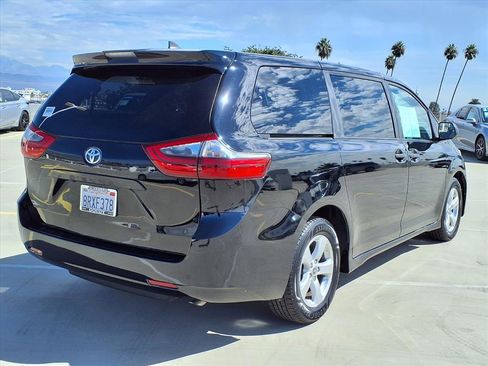 Used 2020 Toyota Sienna L image 6