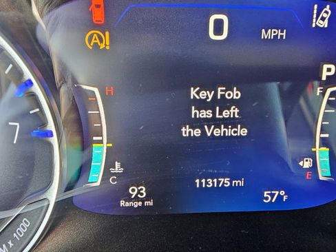 Used 2018 Chrysler Pacifica Limited w/ Tire & Wheel Group FWD image 17