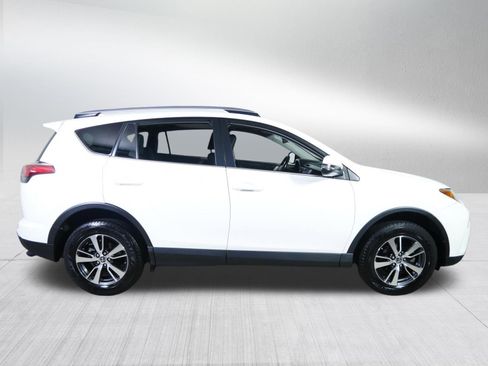 Used 2018 Toyota RAV4 XLE AWD/4WD image 8