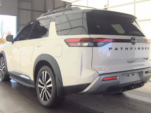 Used 2023 Nissan Pathfinder Platinum image 4