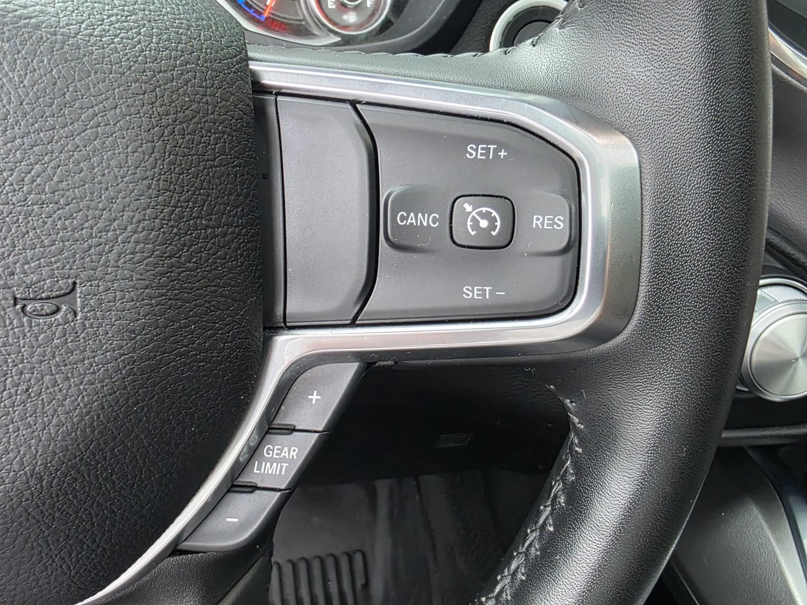 Used 2024 RAM 1500 Laramie AWD/4WD image 23