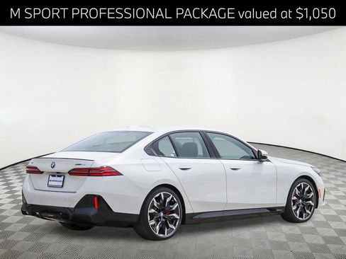 New 2026 BMW i5 eDrive40 w/ M Sport Package image 4