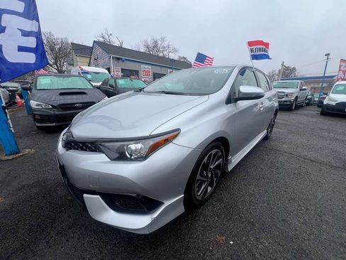 Used 2018 Toyota Corolla iM w/ Carpet Mat Package (TMS) image 2