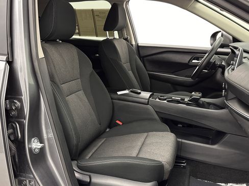 Used 2024 Nissan Rogue SV image 34