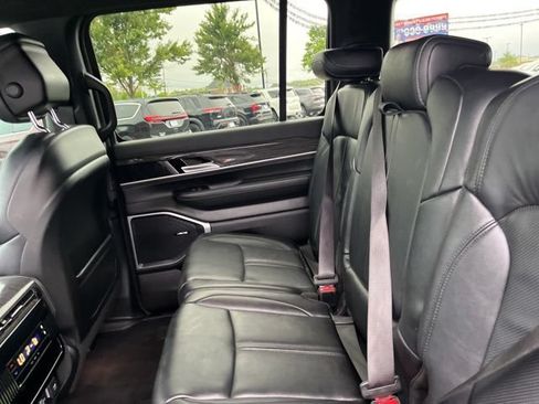 Used 2022 Jeep Wagoneer Series II RWD image 13