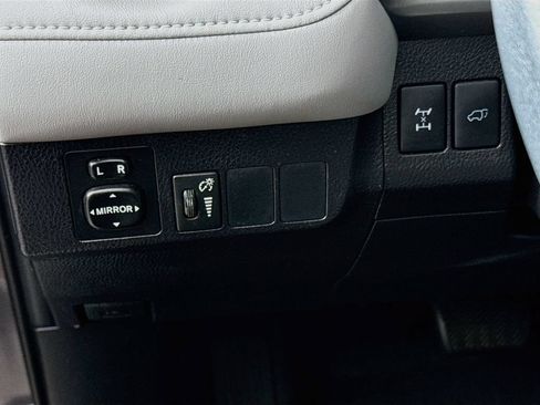 Used 2016 Toyota RAV4 XLE AWD/4WD image 10