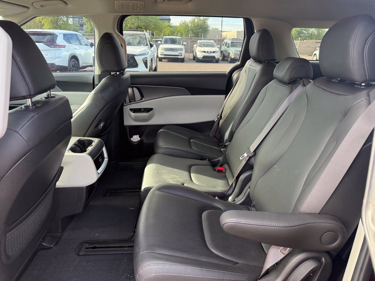 Used 2022 Kia Carnival LX FWD image 11