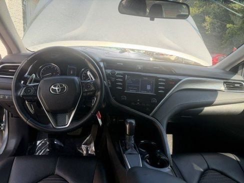 Used 2018 Toyota Camry SE FWD image 13