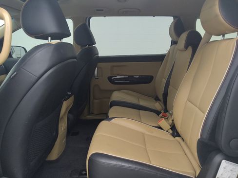 Used 2019 Kia Sedona SX FWD image 18