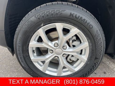 Used 2024 Jeep Grand Cherokee Limited AWD/4WD image 9