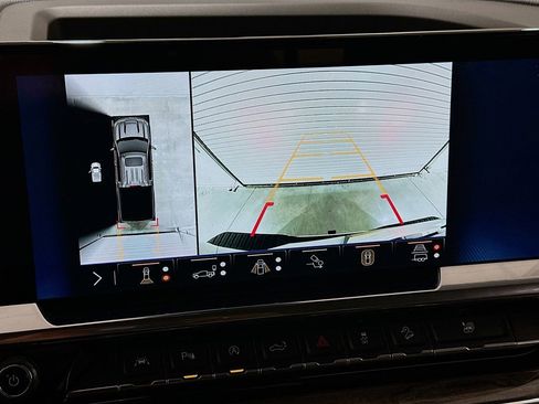 Used 2025 Chevrolet Silverado 1500 LTZ image 14