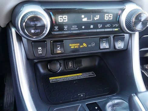 Used 2021 Toyota RAV4 XLE Premium image 37