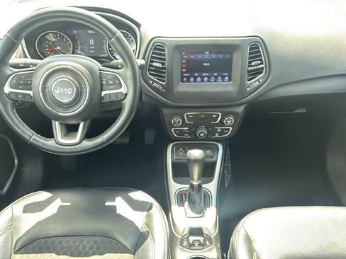 Used 2018 Jeep Compass Latitude w/ Popular Equipment Group FWD image 17