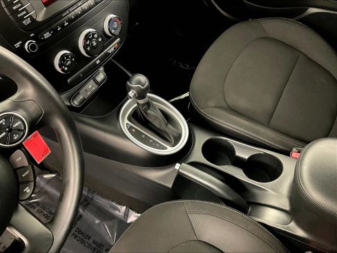 Used 2016 Kia Soul FWD image 16
