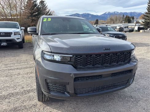 New 2025 Jeep Grand Cherokee L Laredo image 16