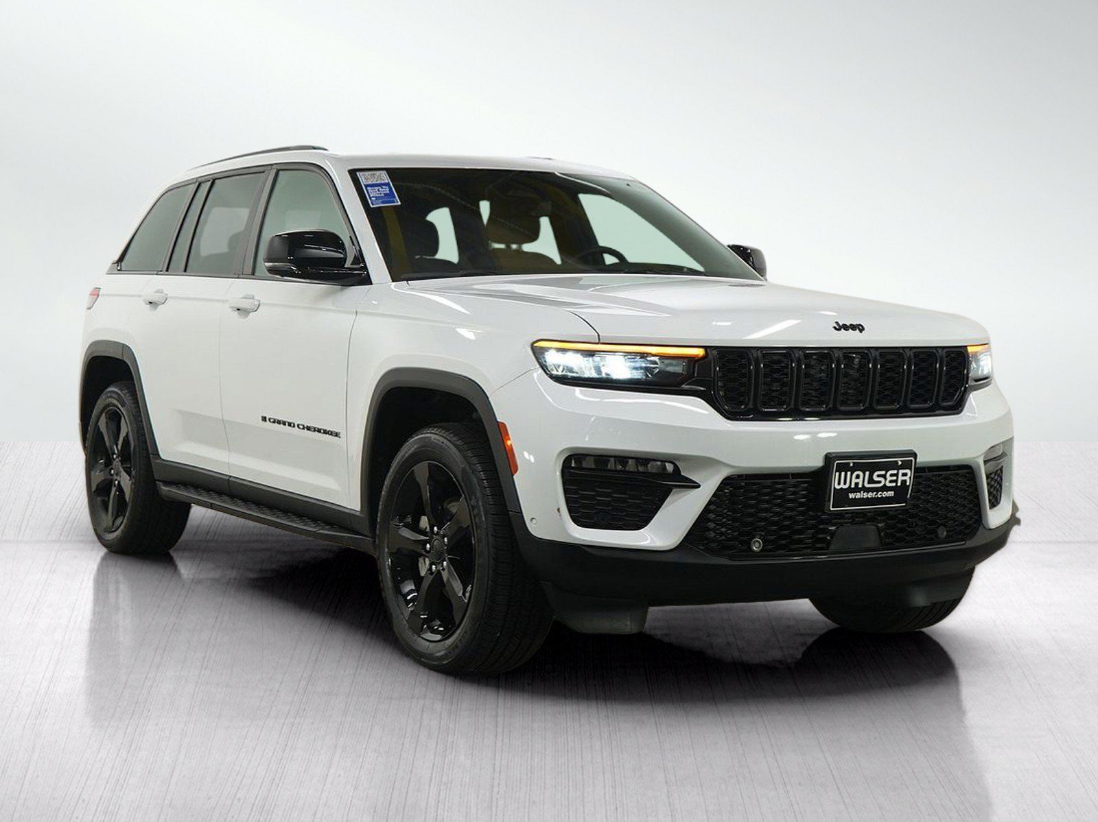 Used 2024 Jeep Grand Cherokee Limited w/ Luxury Tech Group II AWD/4WD image 8