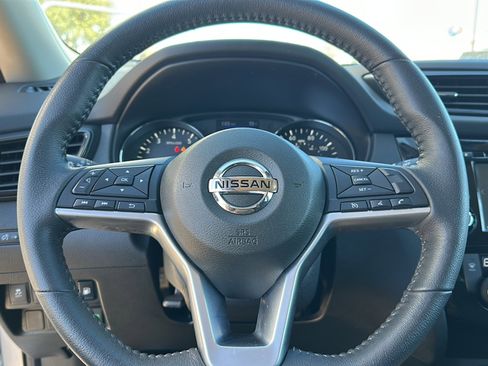 Used 2020 Nissan Rogue SV image 27