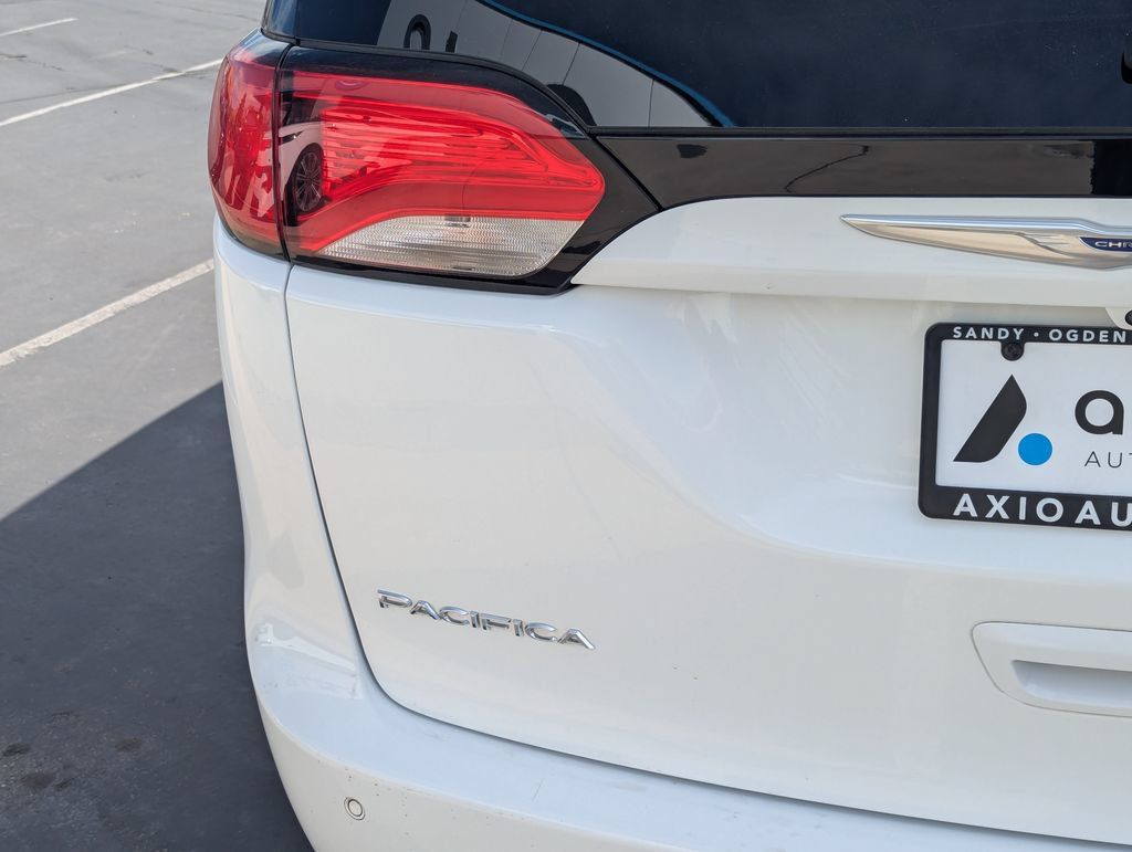 Used 2020 Chrysler Pacifica Touring-L w/ Advanced Safetytec Group FWD image 5