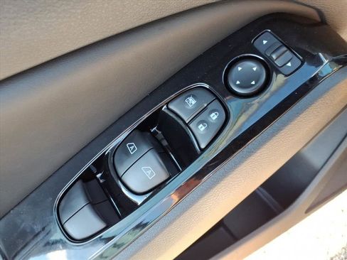 New 2025 Nissan Altima 2.5 SR image 17