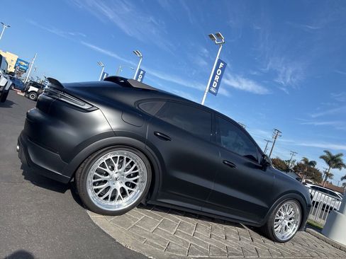 Used 2024 Porsche Cayenne Turbo GT image 2