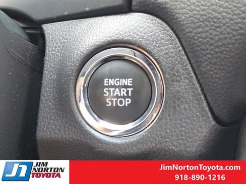 Used 2025 Toyota RAV4 XLE FWD image 23