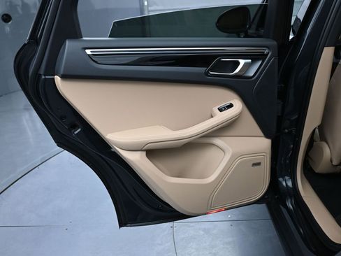 New 2026 Porsche Macan image 22