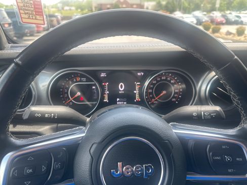 Used 2020 Jeep Wrangler Unlimited Sahara AWD/4WD image 39