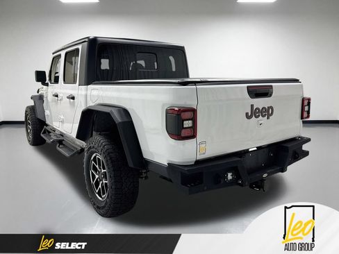 Used 2024 Jeep Gladiator Rubicon w/ Technology Group AWD/4WD image 10