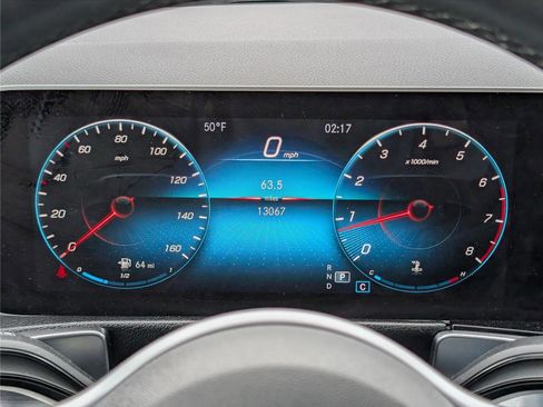 Used 2020 Mercedes-Benz GLB 250 4MATIC w/ Premium Package image 29