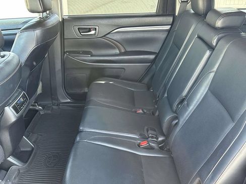 Used 2018 Toyota Highlander Limited AWD/4WD image 14