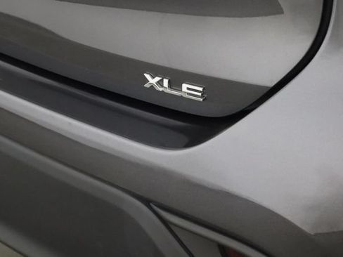 Used 2023 Toyota Highlander XLE FWD image 43