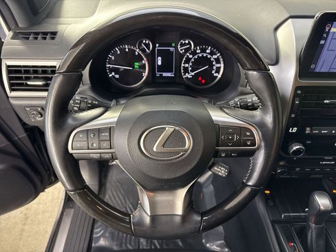 Used 2022 Lexus GX 460 Premium w/ Accessory Package AWD/4WD image 10