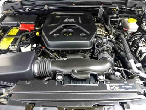 Used 2019 Jeep Wrangler Unlimited Sahara AWD/4WD image 34
