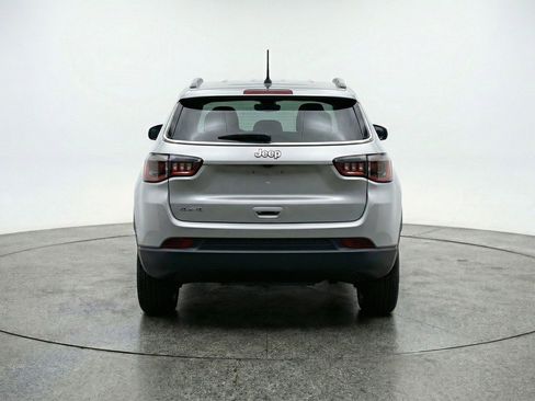 Used 2025 Jeep Compass Latitude image 7